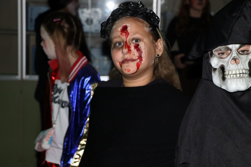 Schüler bei der Halloween-Disko 2024 (2)